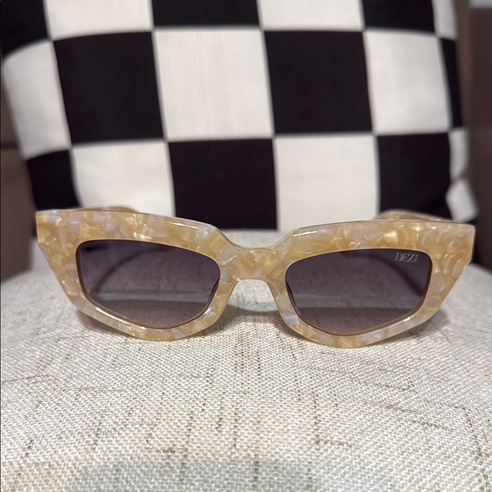 DEZI Cream Sunglasses with Gradient Lenses